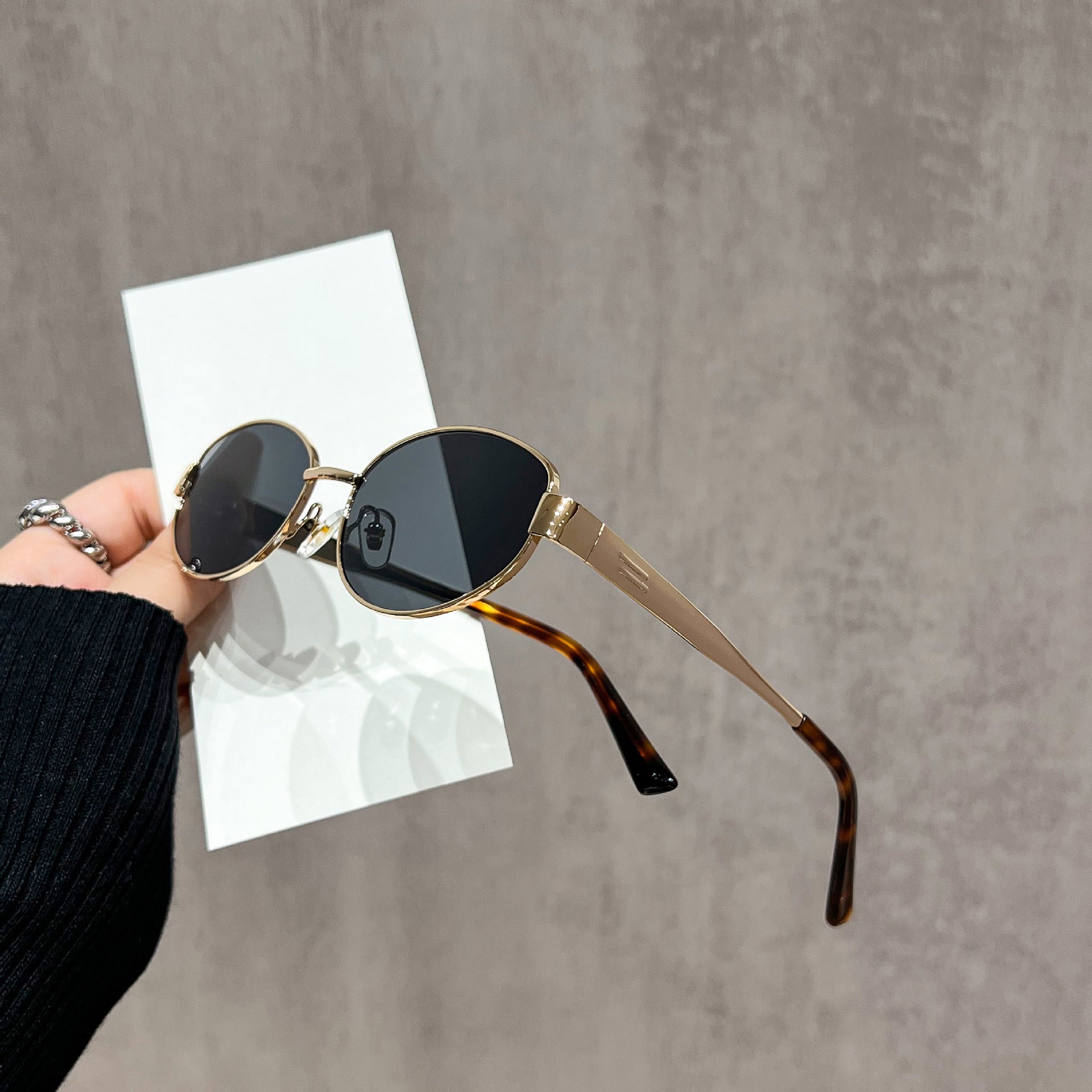 2026 New Model Qianjin Mirror Sunglasses with the Same Metal Oval Frame as Zhou Ye, Vintage Style Sunglasses for Women, Old Money Style Sunglasses