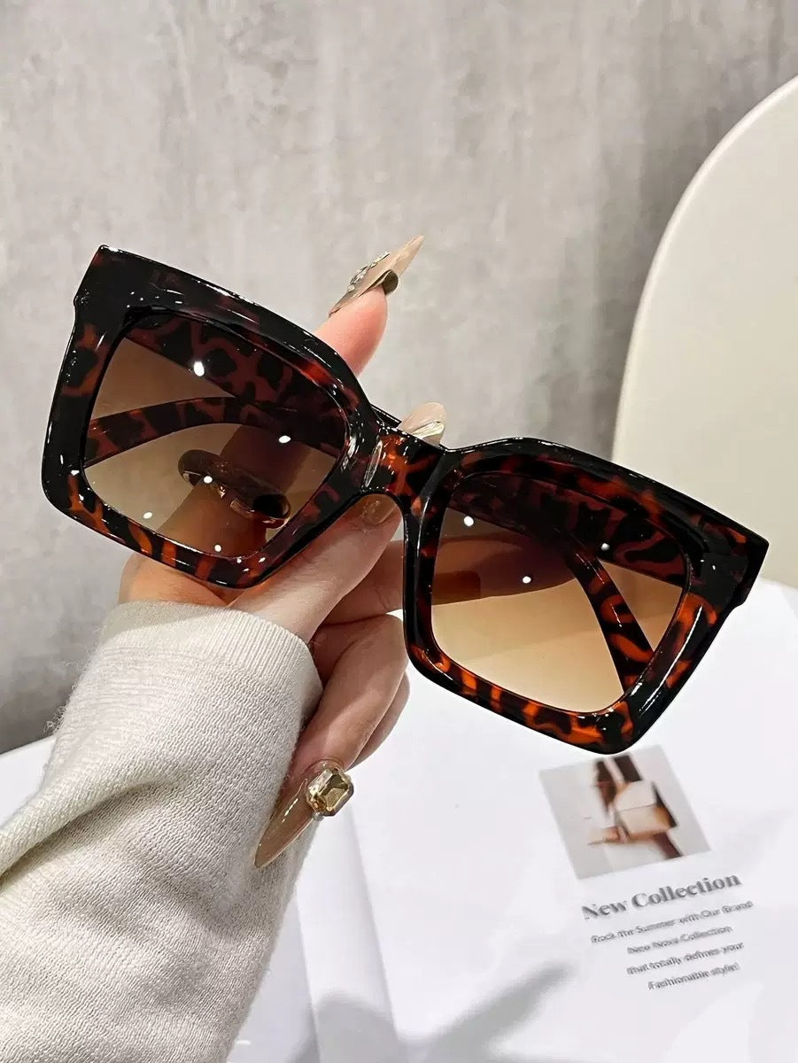 2026 New European and American Style Large Frame Leopard Print Sunglasses for Women, Uv Protection, Slimming Effect, Fashionable Trendy Flat Glasses with a High-End Feel
