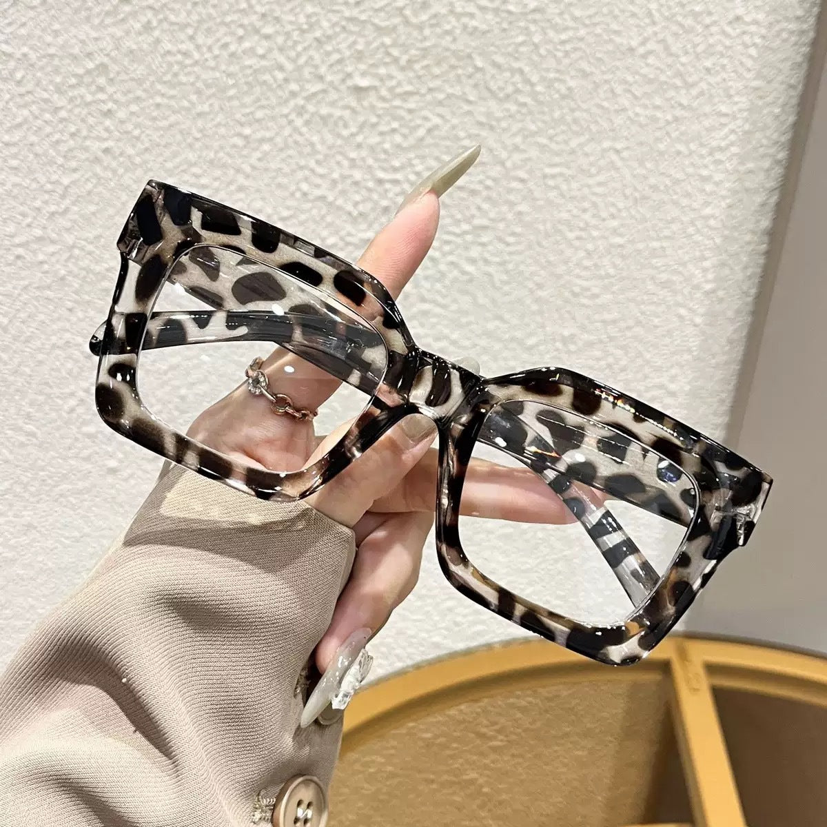2026 New European and American Style Large Frame Leopard Print Sunglasses for Women, Uv Protection, Slimming Effect, Fashionable Trendy Flat Glasses with a High-End Feel