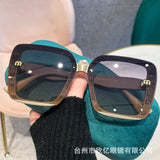 2026 New Model Xiaohongshu Style Square Frame with Glitter Powder, High-End Sunglasses, Fashionable Internet Celebrity Trendy Sunglasses