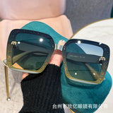 2026 New Model Xiaohongshu Style Square Frame with Glitter Powder, High-End Sunglasses, Fashionable Internet Celebrity Trendy Sunglasses